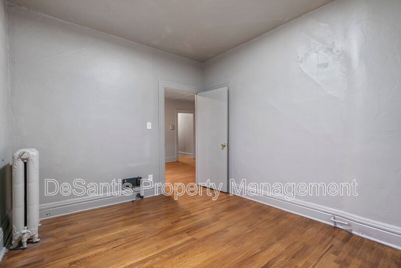 Spacious 2 Bed / 1 Bath in Desirable Bloomfield property image