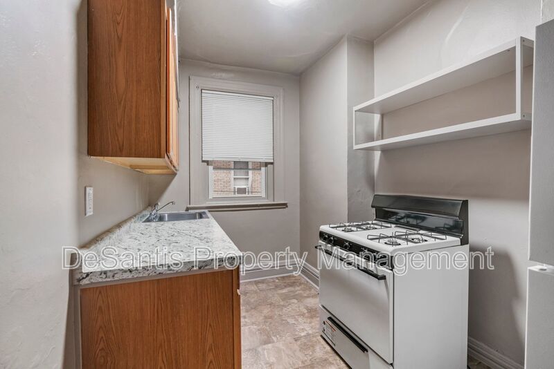 Spacious 2 Bed / 1 Bath in Desirable Bloomfield property image