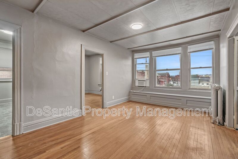 Spacious 2 Bed / 1 Bath in Desirable Bloomfield property image