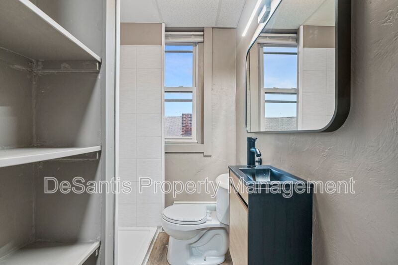 Spacious 2 Bed / 1 Bath in Desirable Bloomfield property image