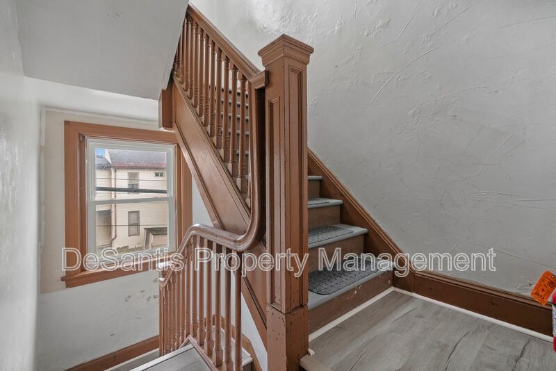 Spacious 2 Bed / 1 Bath in Desirable Bloomfield property image