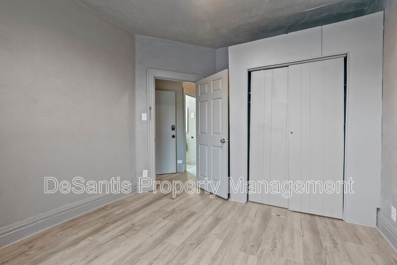 Spacious 2 Bed / 1 Bath in Desirable Bloomfield property image