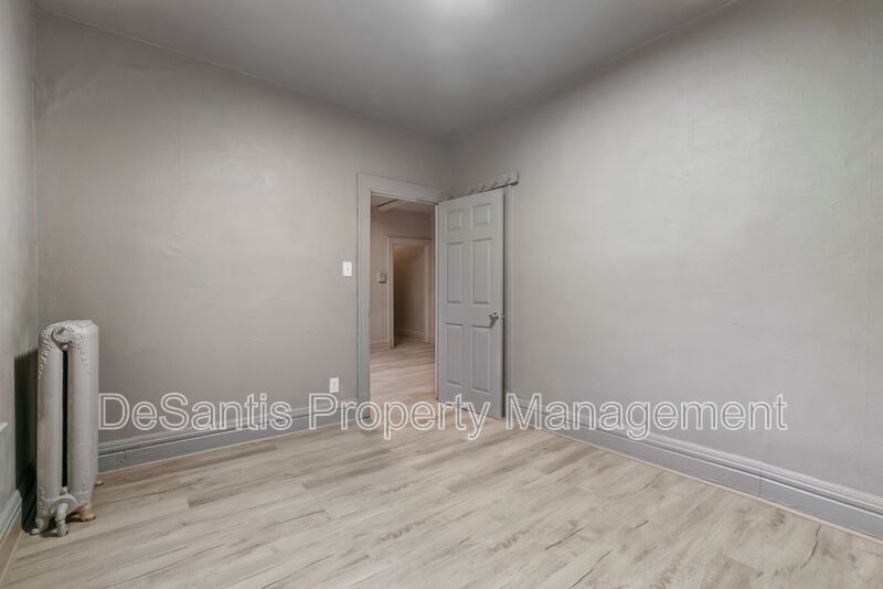 Spacious 2 Bed / 1 Bath in Desirable Bloomfield property image
