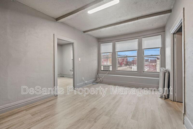Spacious 2 Bed / 1 Bath in Desirable Bloomfield property image
