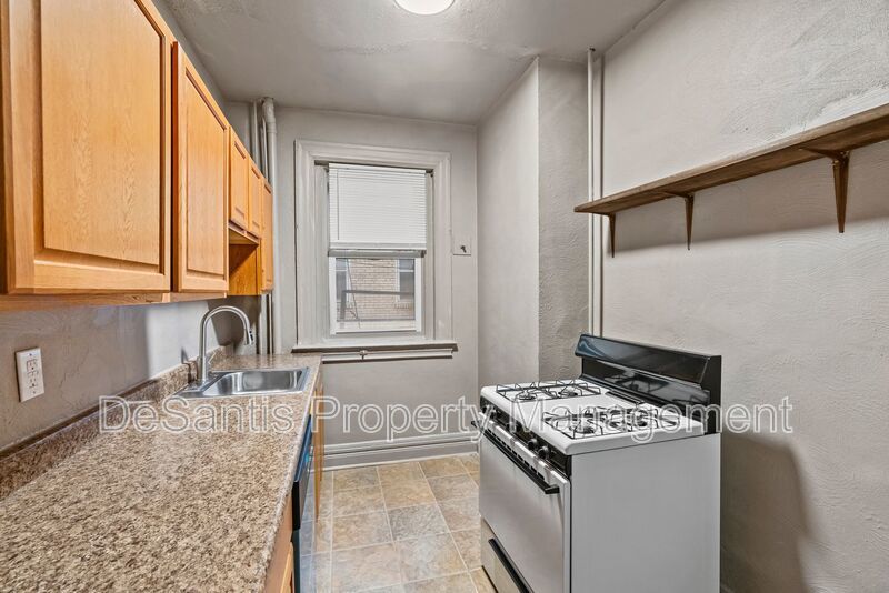 Spacious 2 Bed / 1 Bath in Desirable Bloomfield property image