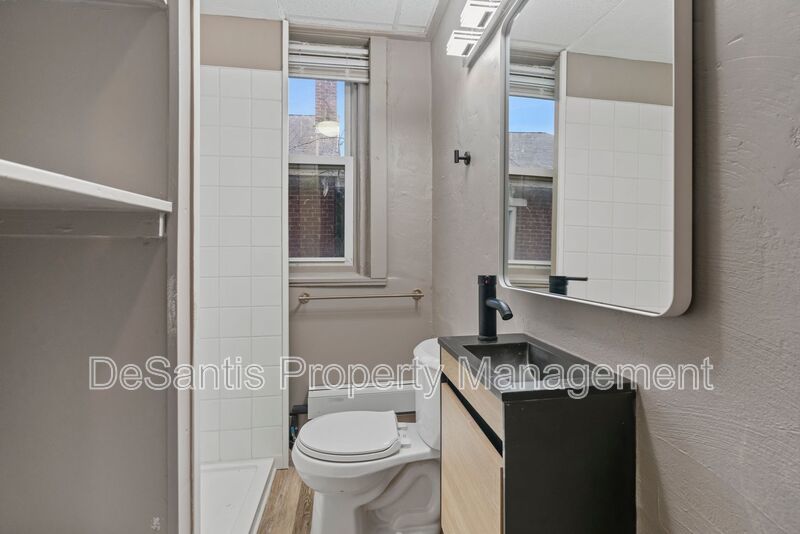 Spacious 2 Bed / 1 Bath in Desirable Bloomfield property image