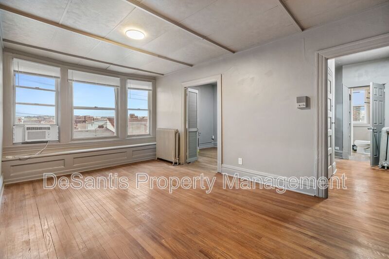 Spacious 2 Bed / 1 Bath in Desirable Bloomfield property image