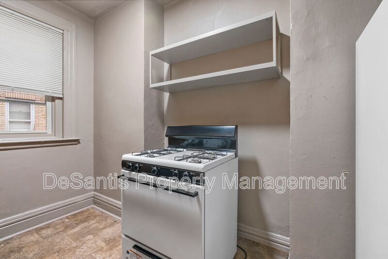 Spacious 2 Bed / 1 Bath in Desirable Bloomfield property image