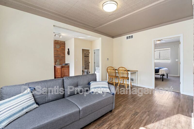 Recently Updated 2 Bed 1 Bath Apartment in Troy Hill! AVAILABLE 6/12/26 property image