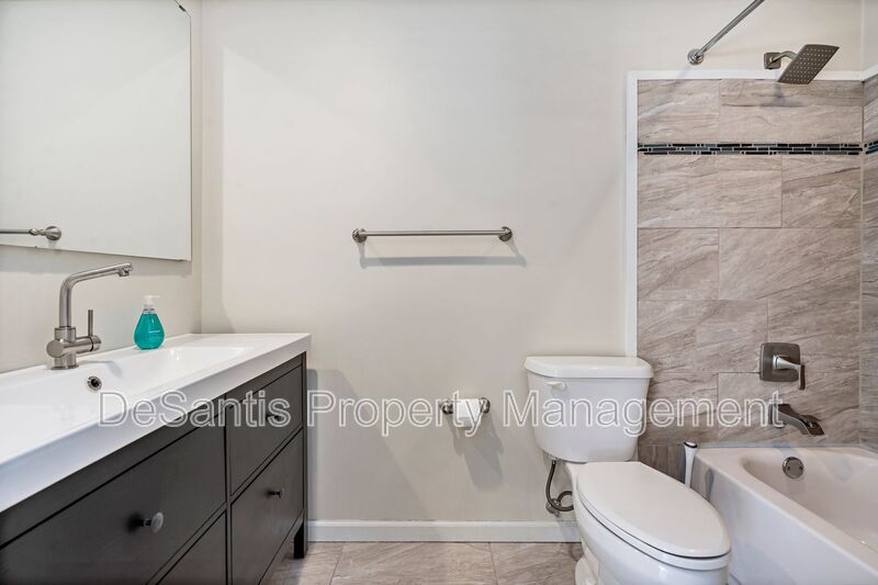 Recently Updated 2 Bed 1 Bath Apartment in Troy Hill! AVAILABLE 6/12/26 property image