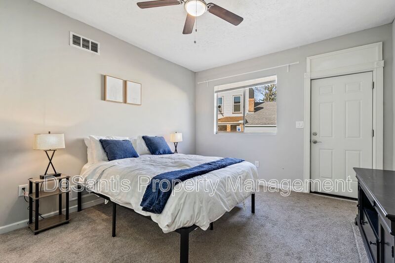 Recently Updated 2 Bed 1 Bath Apartment in Troy Hill! AVAILABLE 6/12/26 property image