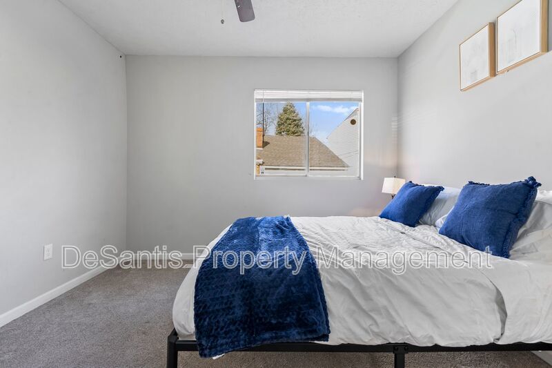 Recently Updated 2 Bed 1 Bath Apartment in Troy Hill! AVAILABLE 6/12/26 property image
