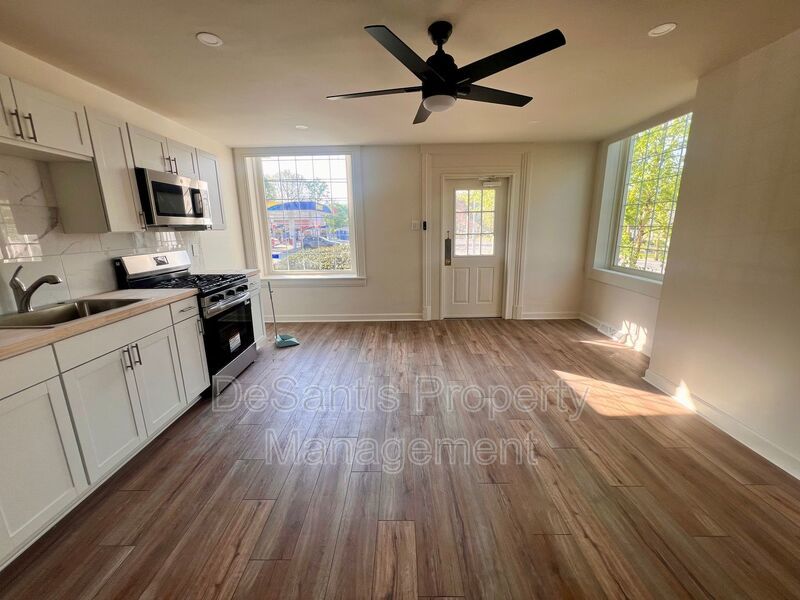 Beaver - 1 Bed 1 Bath - Just Renovated property image