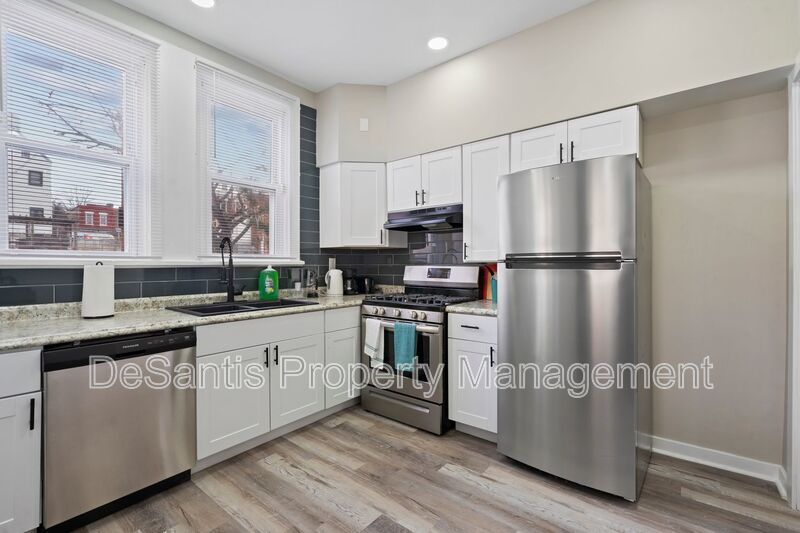 Recently Renovated 2 Bed 1 Bath Apartment in Oakland! property image