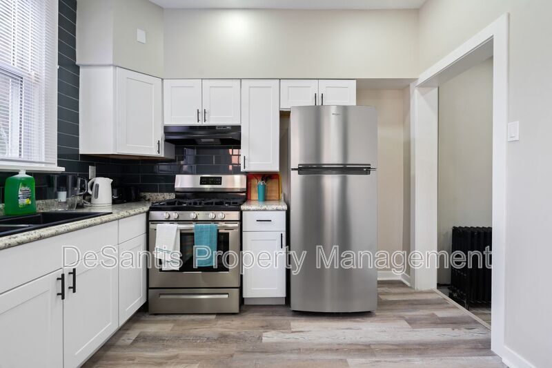 Recently Renovated 2 Bed 1 Bath Apartment in Oakland! property image