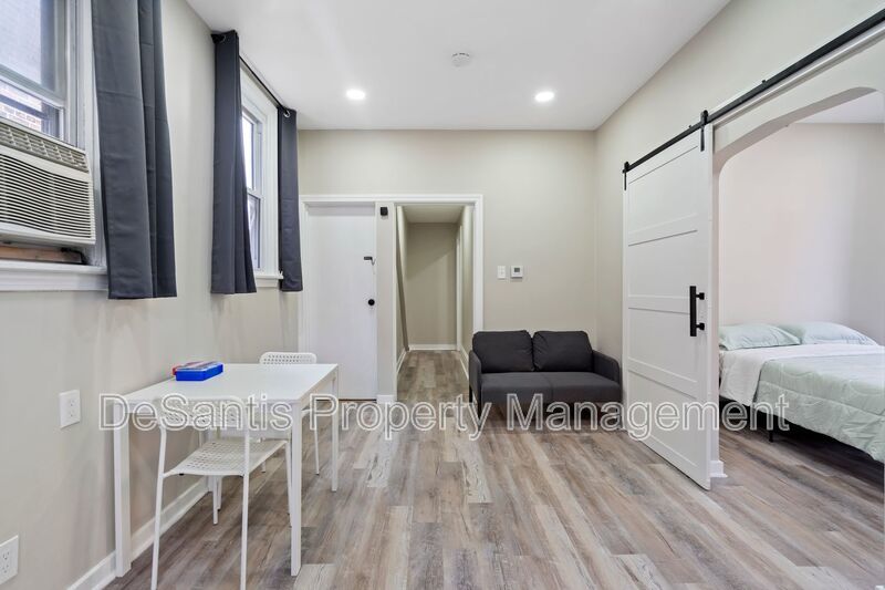 Recently Renovated 2 Bed 1 Bath Apartment in Oakland! property image