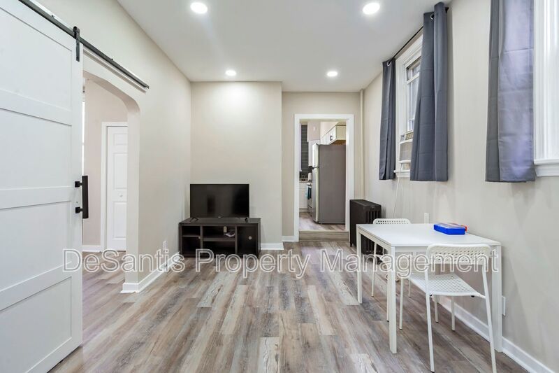 Recently Renovated 2 Bed 1 Bath Apartment in Oakland! property image