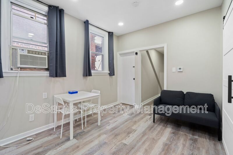 Recently Renovated 2 Bed 1 Bath Apartment in Oakland! property image