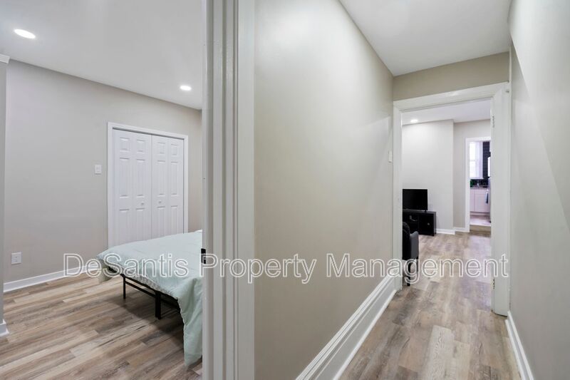 Recently Renovated 2 Bed 1 Bath Apartment in Oakland! property image
