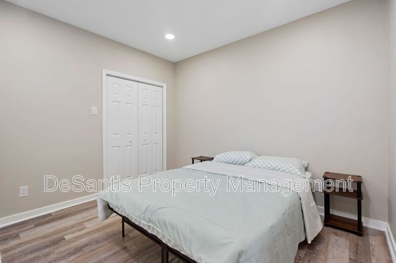 Recently Renovated 2 Bed 1 Bath Apartment in Oakland! property image