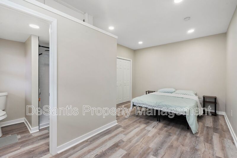 Recently Renovated 2 Bed 1 Bath Apartment in Oakland! property image