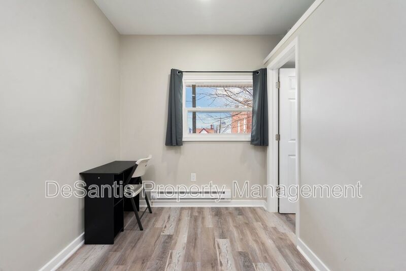 Recently Renovated 2 Bed 1 Bath Apartment in Oakland! property image