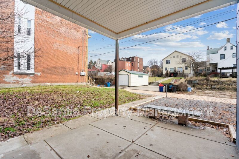 Recently Renovated 2 Bed 1 Bath Apartment in Oakland! property image