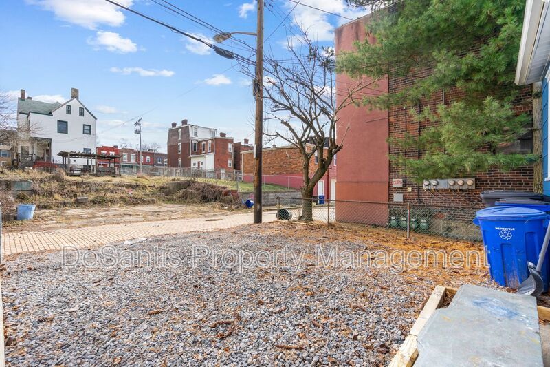 Recently Renovated 2 Bed 1 Bath Apartment in Oakland! property image