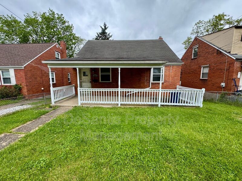Charming 4 Bed 1.5 Bath house with BRAND NEW KITCHEN!!! property image