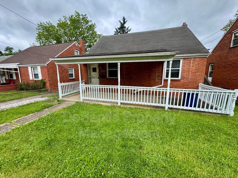 Charming 4 Bed 1.5 Bath house with BRAND NEW KITCHEN!!! property image