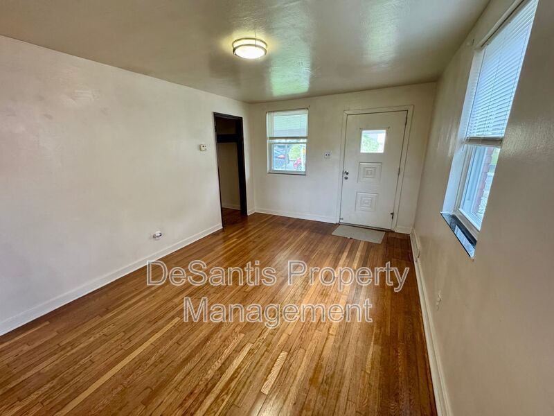 Charming 4 Bed 1.5 Bath house with BRAND NEW KITCHEN!!! property image