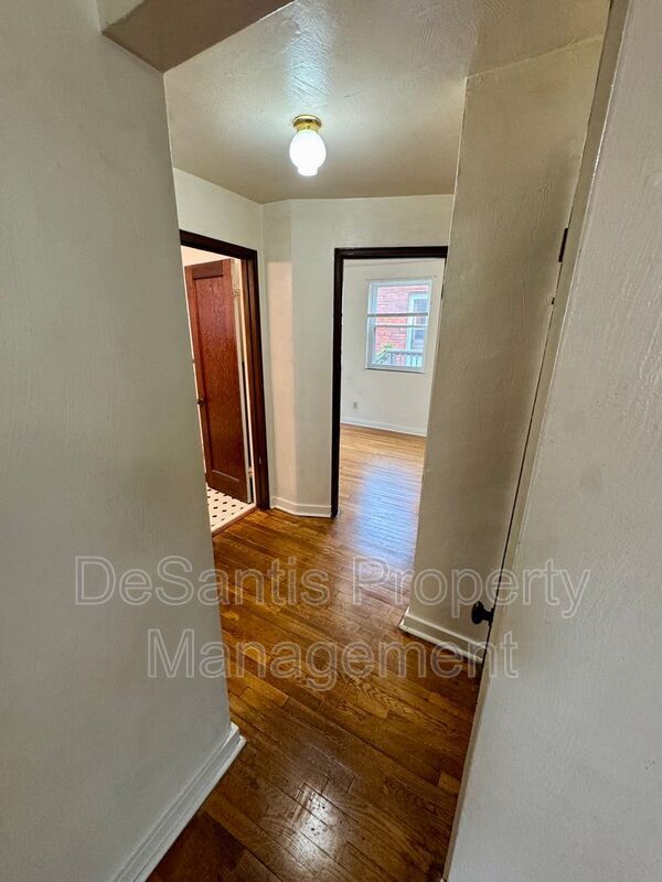 Charming 4 Bed 1.5 Bath house with BRAND NEW KITCHEN!!! property image