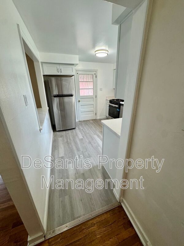Charming 4 Bed 1.5 Bath house with BRAND NEW KITCHEN!!! property image