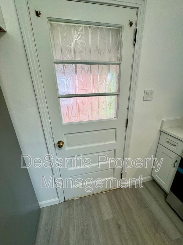 Charming 4 Bed 1.5 Bath house with BRAND NEW KITCHEN!!! property image