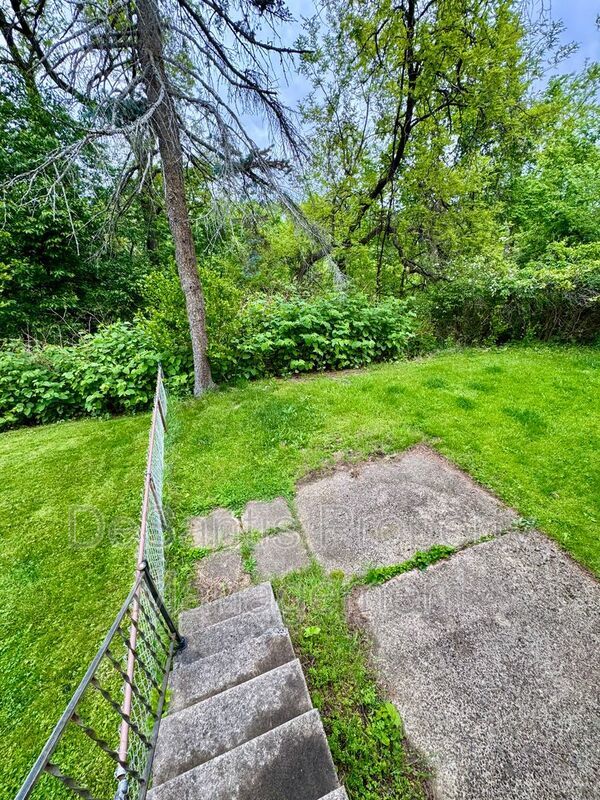 Charming 4 Bed 1.5 Bath house with BRAND NEW KITCHEN!!! property image