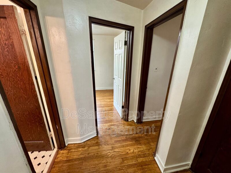 Charming 4 Bed 1.5 Bath house with BRAND NEW KITCHEN!!! property image