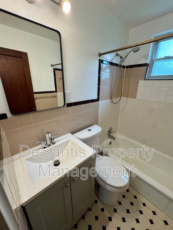 Charming 4 Bed 1.5 Bath house with BRAND NEW KITCHEN!!! property image