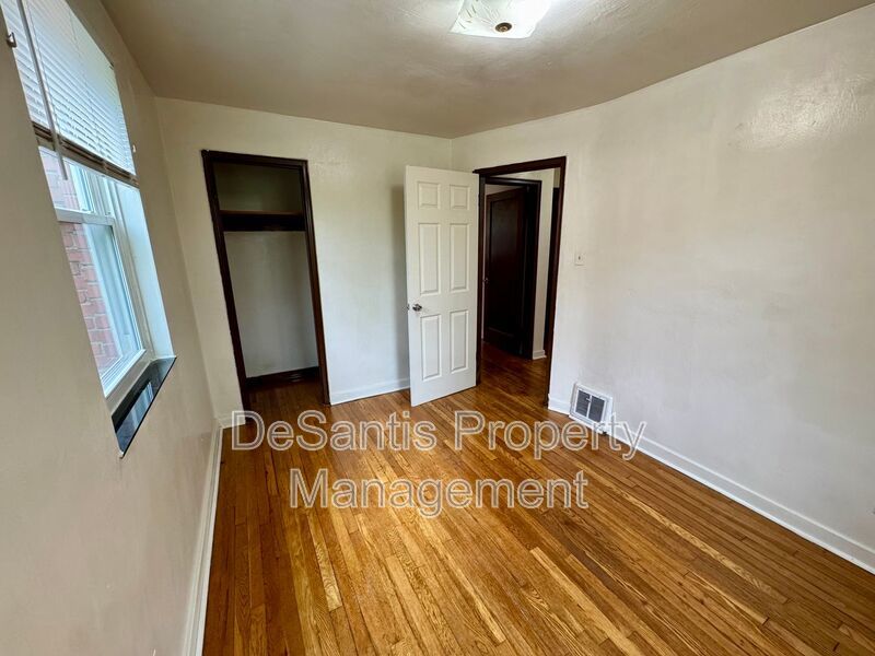 Charming 4 Bed 1.5 Bath house with BRAND NEW KITCHEN!!! property image
