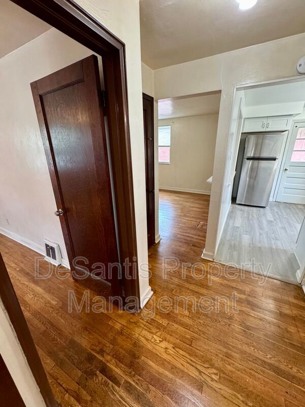 Charming 4 Bed 1.5 Bath house with BRAND NEW KITCHEN!!! property image