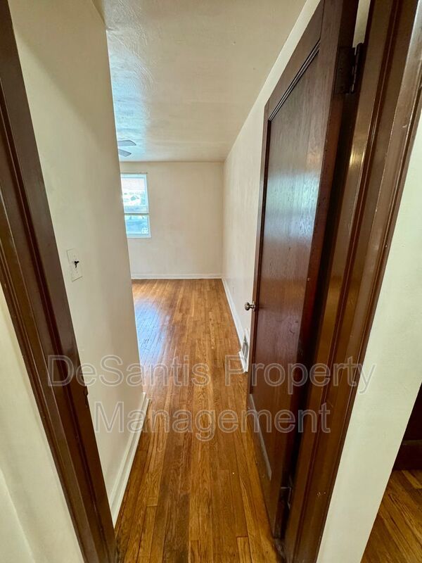 Charming 4 Bed 1.5 Bath house with BRAND NEW KITCHEN!!! property image