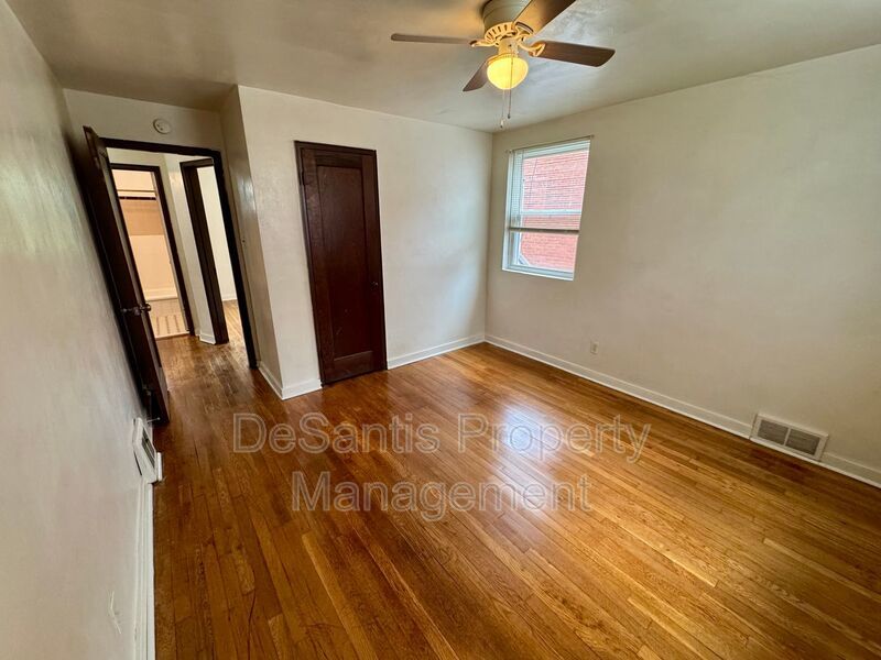 Charming 4 Bed 1.5 Bath house with BRAND NEW KITCHEN!!! property image