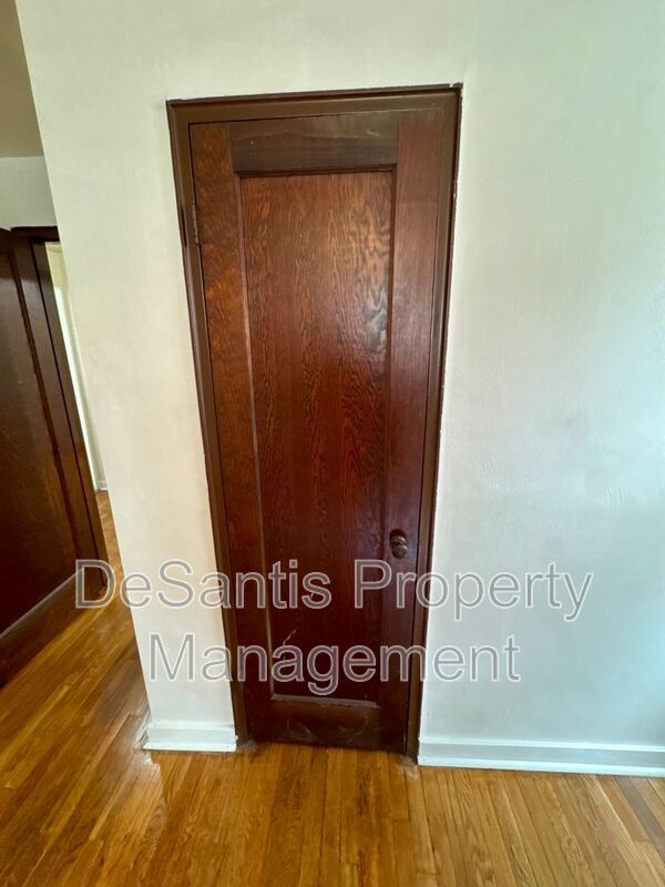 Charming 4 Bed 1.5 Bath house with BRAND NEW KITCHEN!!! property image