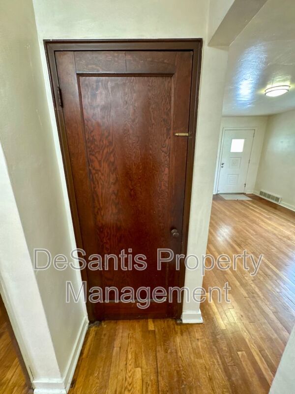 Charming 4 Bed 1.5 Bath house with BRAND NEW KITCHEN!!! property image
