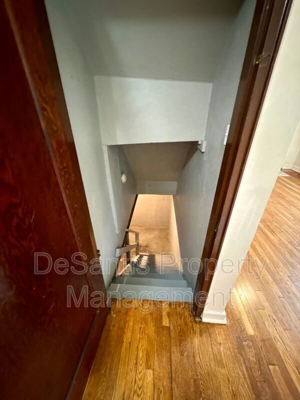 Charming 4 Bed 1.5 Bath house with BRAND NEW KITCHEN!!! property image