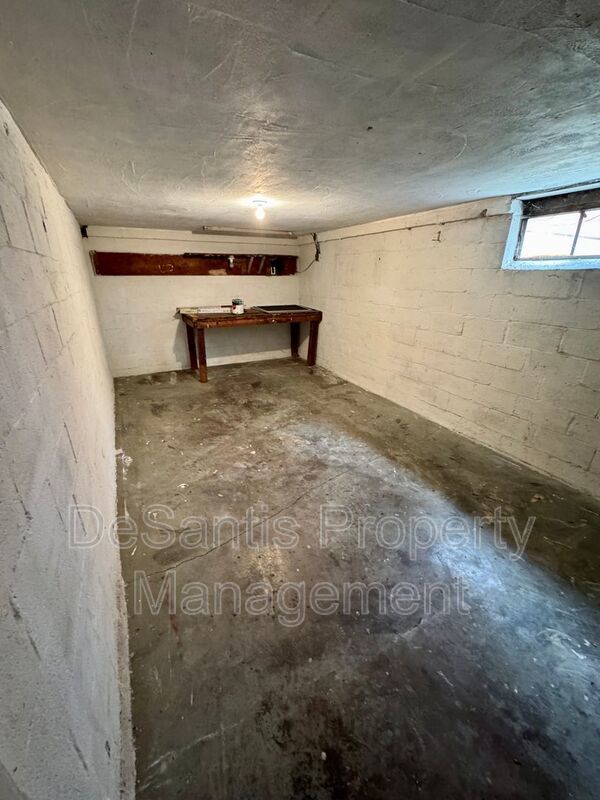 Charming 4 Bed 1.5 Bath house with BRAND NEW KITCHEN!!! property image