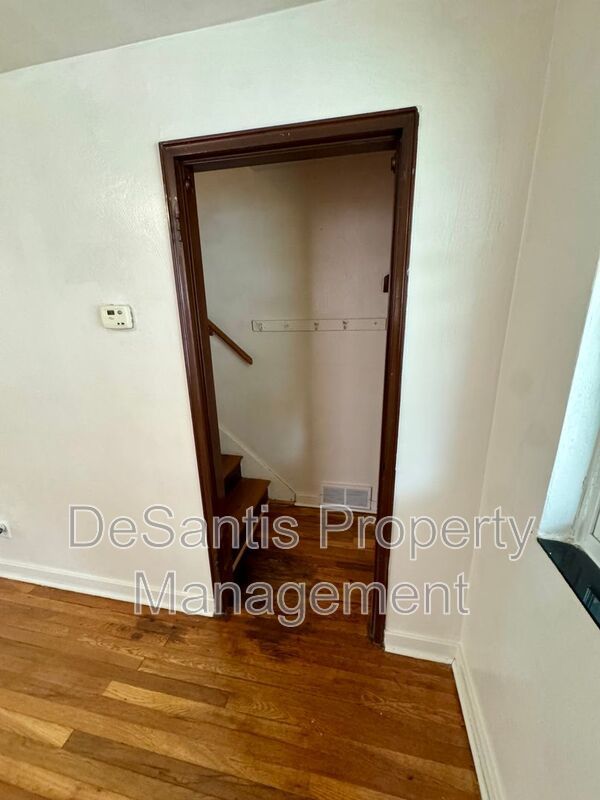 Charming 4 Bed 1.5 Bath house with BRAND NEW KITCHEN!!! property image