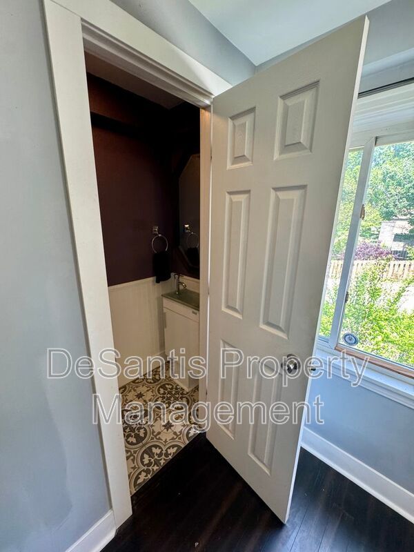 Open Concept 3 Bed 1.5 Bath in Swissville! property image