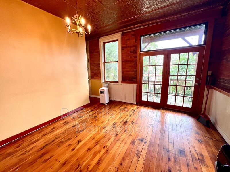 Pittsburgh - Huge 1 Bed 1 Bath - Charming Duplex property image