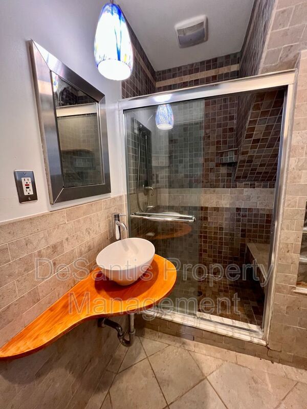 Pittsburgh - Huge 1 Bed 1 Bath - Charming Duplex property image