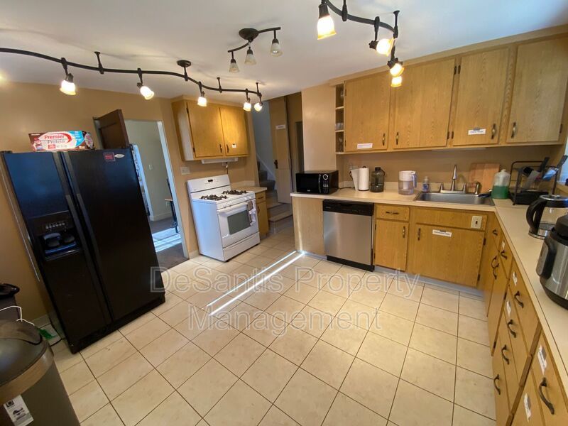 Charming 5 Bed 2 Bath House in Carnegie! property image